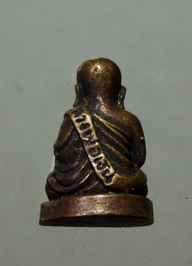 20 บาท....รูปหล่อ หลวงพ่อเงิน ชุดโดดร่ม หลวงพ่อรุ่งเงินสร้าง ///A975