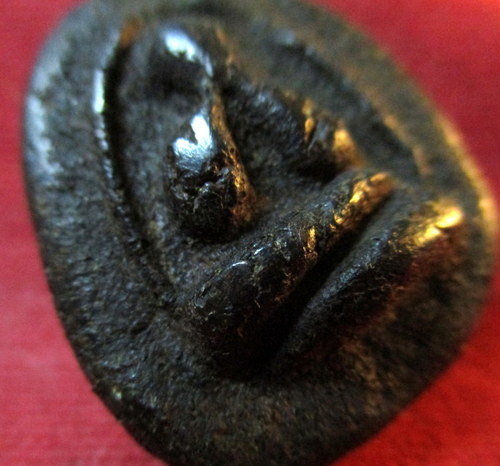  พระปิดตา อาจารย์เปิง วัดชินวราราม ปทุมธานี (พิมพ์นิยม ขวาทับซ้าย)