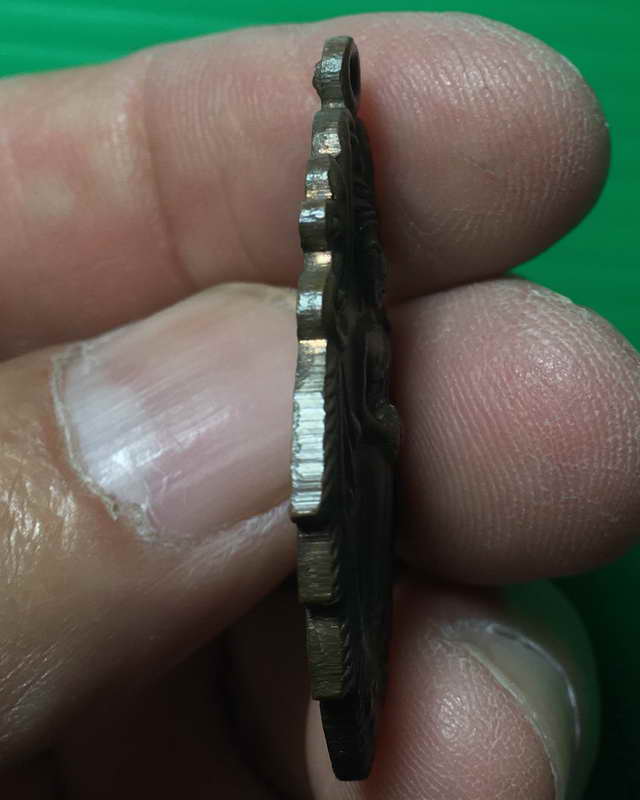 เหรียญใบสาเก  หลวงพ่อบ้านแหลม  ปี2514  บล็อกนิยมเนื้อทองแดงผิวไฟ (เคาะเดียวแดง)