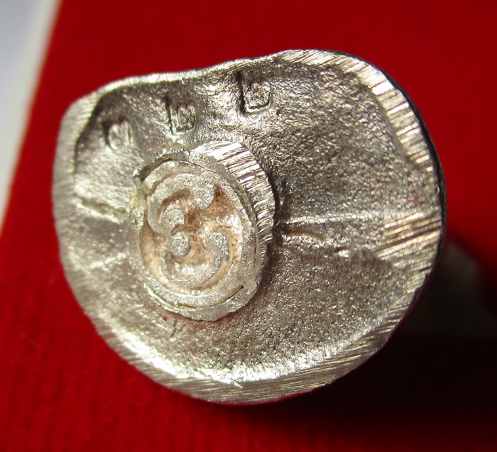 หลวงพ่อเงินรุ่นช้างคู่ ย้อนยุค เนื้อเงิน