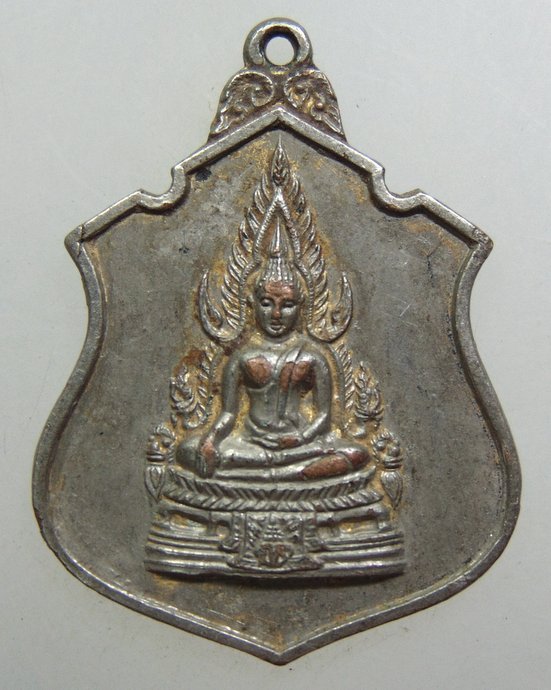 ๒๐ เหรียญพระพุทธชินราช ม.ว.ก. วัดเบญจมบพิตร ปี 2519 (ในหลวงและราชินีเสด็จฯเททอง)