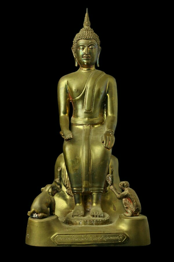 หลวงพ่อวัดป่าเลไลย์ จ.สุพรรณบุรี ฐานกว้าง ๕ นิ้ว สูง ๑๒ นิ้ว