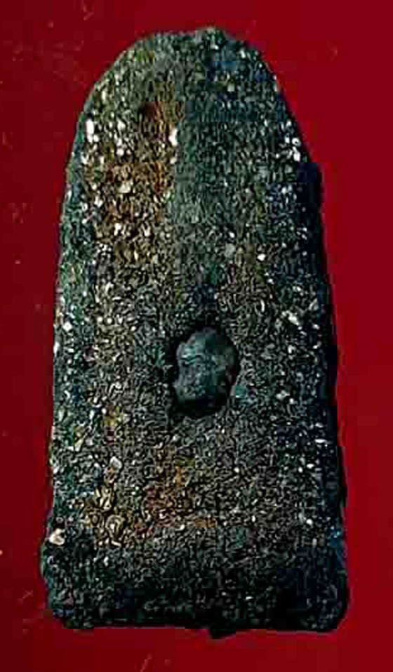 เสกนาน3ปีพิธีใหญ่ๆ ปาฏิหาริย์หลวงพ่อทวด วัดห้วยมงคล รุ่นลายเซ็นต์ ปี49 เนื้อดำฝังหัวใจราหู พิมพ์พระร