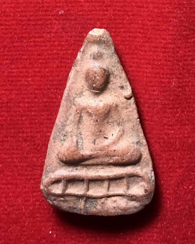 พระนางกำแพงเพชร พิมพ์ฐานตาราง (เคาะเดียวอดง)