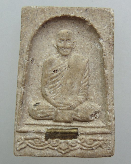 ๒๐ พระผงรูปเหมือนรุ่นแรกหลวงปู่เก่ง วัดกิตติราชเจริญศรี (บ้านนาแก) จ.อุบลราชธานี