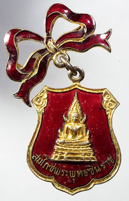เข็มกลัดหลวงพ่อชินราช ลงยากระไหล่ทองสีแดง พ.ศ..๒๕๒๒ หายากครับ