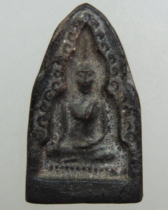 ๒๐ พระพุทธเนื้อดิน