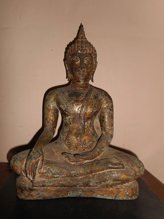 พระบูชา ศิลปะสุโขทัย ขนาดหน้าตัก  10 นิ้ว  สูง 15.5 นิ้ว  เนื้อสัมฤทธิ์ 