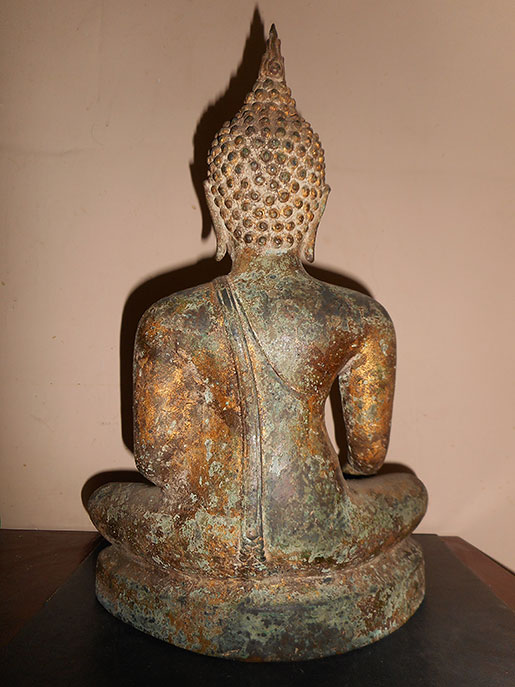 พระบูชา ศิลปะสุโขทัย ขนาดหน้าตัก  10 นิ้ว  สูง 15.5 นิ้ว  เนื้อสัมฤทธิ์ 
