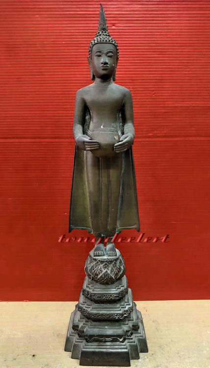 พระบูชาหลวงพ่อบ้านแหลม วัดเพชรสมุทรวรวิหาร ยุคเก่า ใต้ฐานฝังตะกรุด สวยมากค่ะ