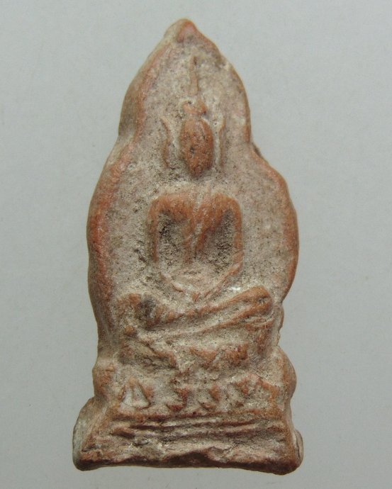 ๒๐ พระพุทธเนื้อดิน องค์เล็ก