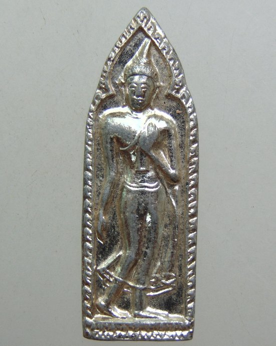 ๒๐ พระลีลาเนื้อขาปิ่นโต