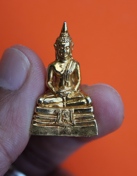 ((เคาะเดียวแดง)) รูปหล่อหลวงพ่อโสธร ปี 2545