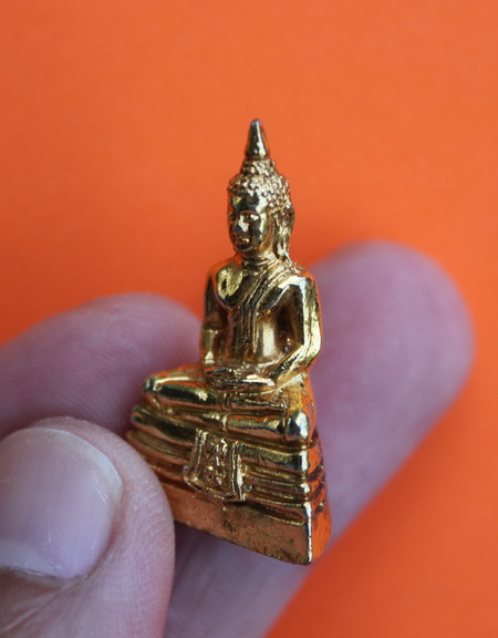 ((เคาะเดียวแดง)) รูปหล่อหลวงพ่อโสธร ปี 2545