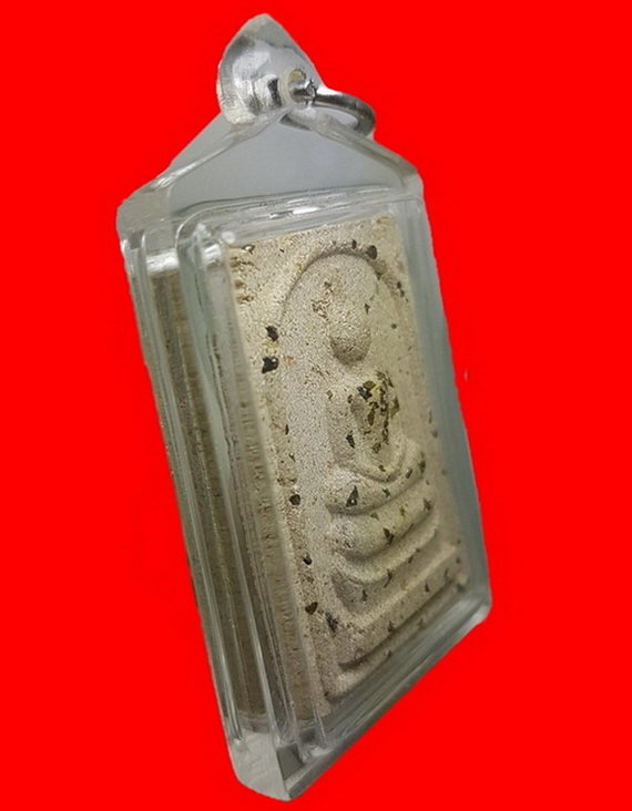 พระสมเด็จวัดโนนผึ้ง อ.กันทรารมย์ จ.ศรีสะเกษ เนื้อผงพุทธคุณ 108 ปี 2540 พิมพ์จัมโบ้โรยเชรหน้าทั่ง