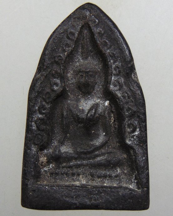 ๒๐ พระพุทธเนื้อดิน