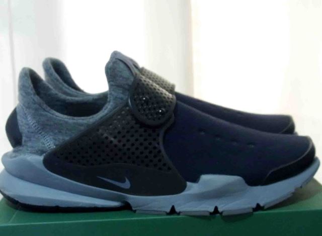 ไนกี้แท้จ้า NIKE SOCK DART 2017 รองเท้าลำลองสำหรับท่านสุภาพบุรูษ....เบาสบายเท้ามากมาก 