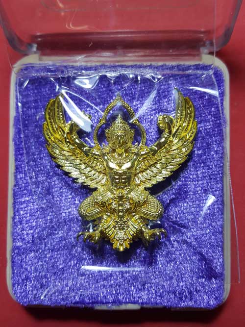 พญาครุฑพุทธบูชา รุ่น เศรษฐีมหาเศรษฐี วัดครุฑธาราม อยุธยา เนื้อทองเบญจา กล่องเดิม ซีนเดิ