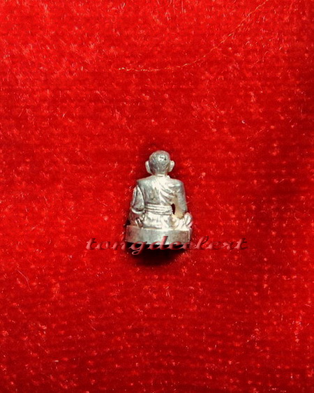 รูปหล่อจิ๋วหลวงพ่อเปิ่น วัดบางพระ จ.นครปฐม เนื้อเงิน ปี 2538 รุ่นอณูทิพย์ สวยมากค่ะ