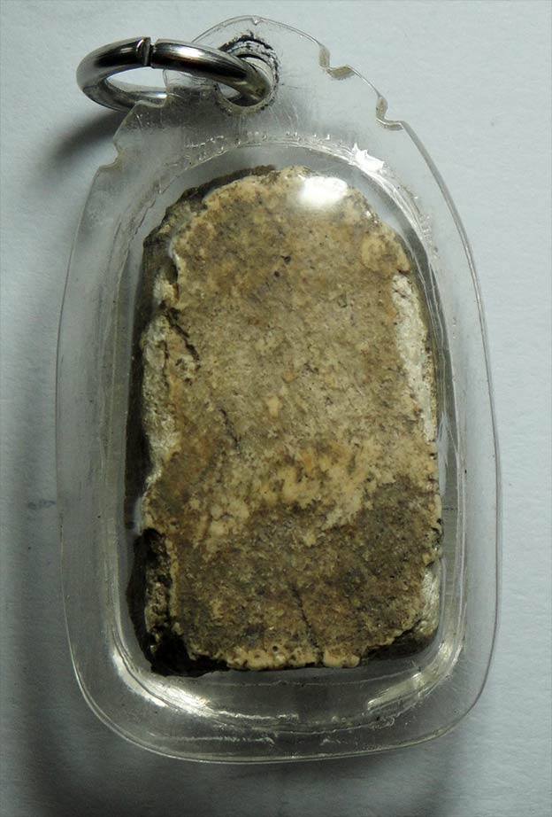 พระกรุวัดเงิน คลองเตย พิมพ์ซุ้มกอ เลี่ยมพลาสติกพร้อมใช้งานครับ