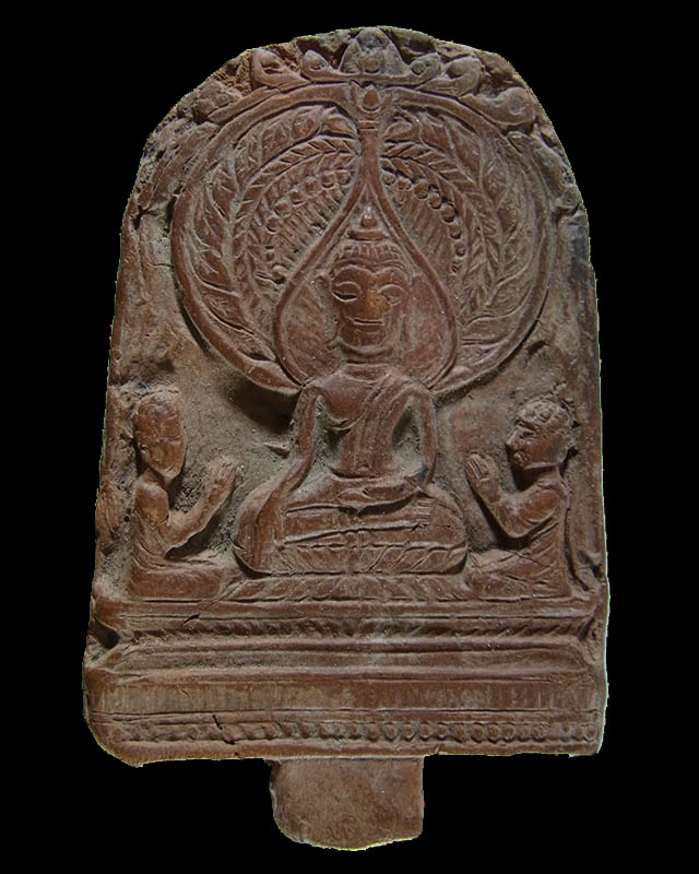 พระเนื้อดินศิลปะเชียงแสนสภาพยังสมบูรณ์ครับ