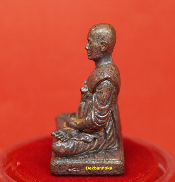 พระรูปเหมือนสมเด็จพระพุฒาจารย์(โต พรหมรังสี) พิมพ์หล่อใหญ่ เนื้อนวะ ผิวเดิม ดินไทย พร้อมกล่องเดิม