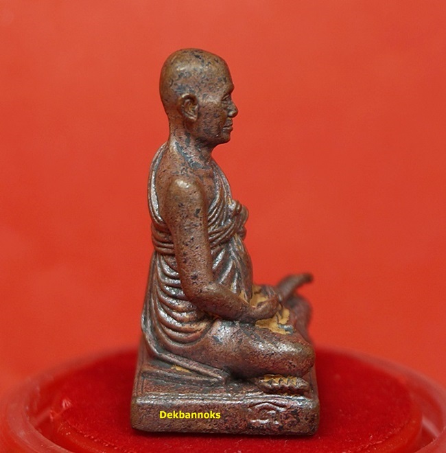 พระรูปเหมือนสมเด็จพระพุฒาจารย์(โต พรหมรังสี) พิมพ์หล่อใหญ่ เนื้อนวะ ผิวเดิม ดินไทย พร้อมกล่องเดิม