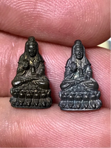 เจ้าแม่กวนอิม หลวงพ่อเกษม พญาวันมหาโชค ปี 2536 เนื้อเงิน เนื้อนวโลหะ