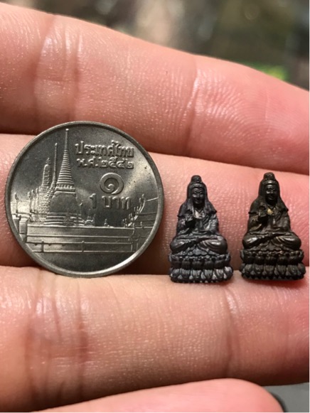 เจ้าแม่กวนอิม หลวงพ่อเกษม พญาวันมหาโชค ปี 2536 เนื้อเงิน เนื้อนวโลหะ