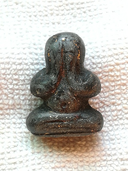 พระปิดตา เก่ามีอายุ 100 ครับ