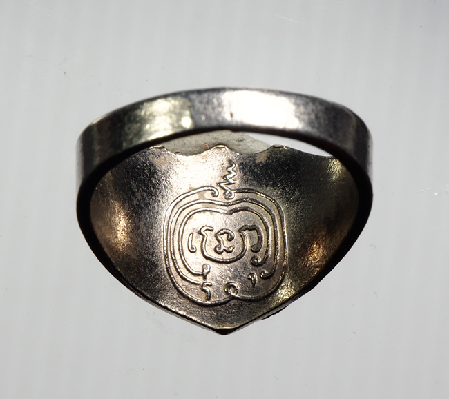 20บาท...แหวนพระพุทธหลวงพ่อดำ หลังยันต์ ///B698