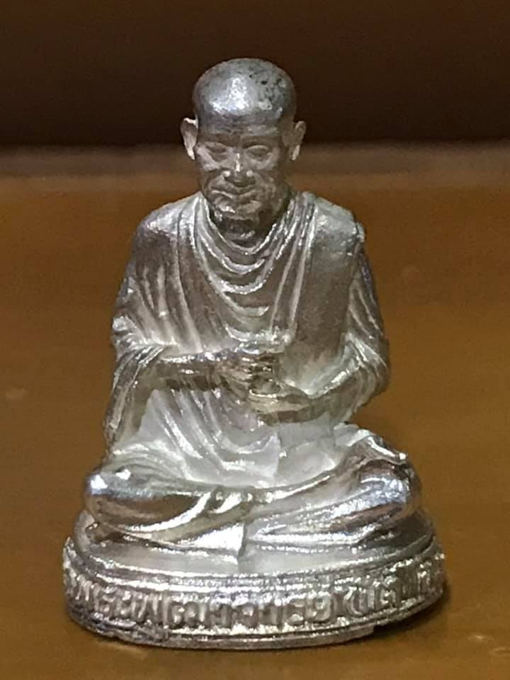 รูปหล่อสมเด็จโต118ปี วัดระฆัง เนื้อเงิน ตอกโค๊ตครบ พร้อมกล่อง