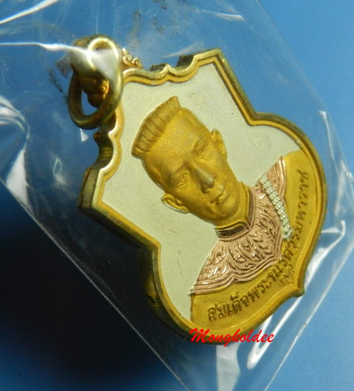 เหรียญสมเด็จพระนเรศวร รุ่นสู้ หลังพระปรมาภิไท สก. เนื้อทองแดงชุบ 3 กษัตริย์ สวยแท้พร้อมกล่องเดิม