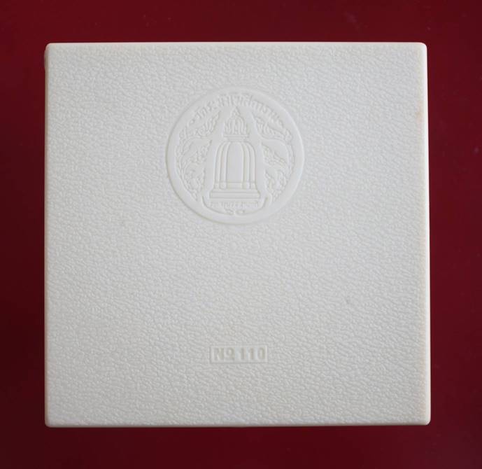 ((300)) กล่องเปล่าชุด 5 องค์ พระสมเด็จ 118 ปี วัดระฆัง พร้อมกล่องกระดาษเดิม (Z-07)