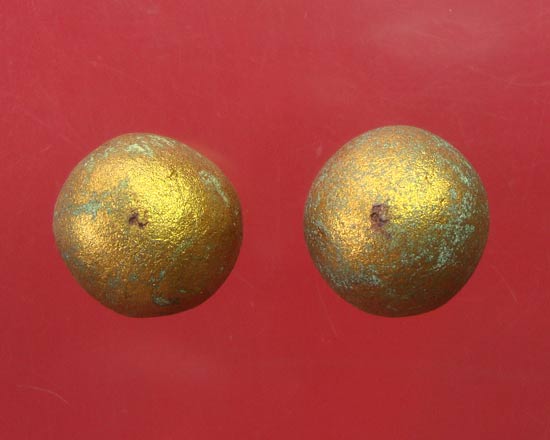 ลูกอมเมตตามหานิยม (ผสมผงพรายกุมาร เนื้อว่านดอกทอง) โค๊ตนะ ปี 2554 ปลุกเสกโดยหลวงพ่อสาครวัดหนองกรับ