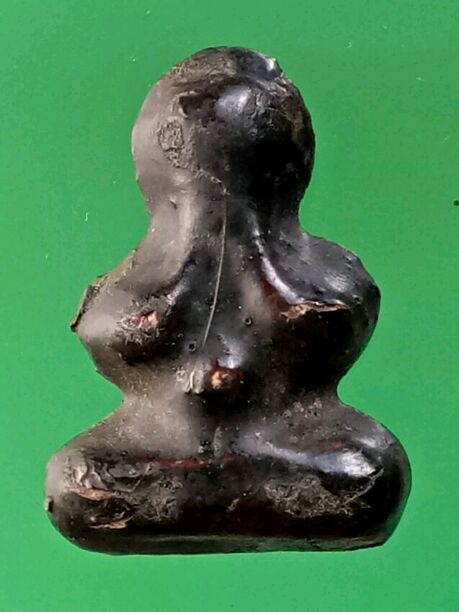 พระปิดตาหลวงพ่อทองสุข วัดสะพานสูง พิมพ์ชลูด(พนมมือ) เนื้อผงจุ่มรัก สภาพสวย