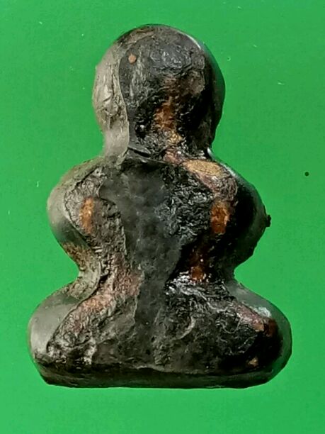 พระปิดตาหลวงพ่อทองสุข วัดสะพานสูง พิมพ์ชลูด(พนมมือ) เนื้อผงจุ่มรัก สภาพสวย