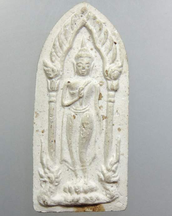 ๒๐ พระลีลาเนื้อผงหลังยันต์