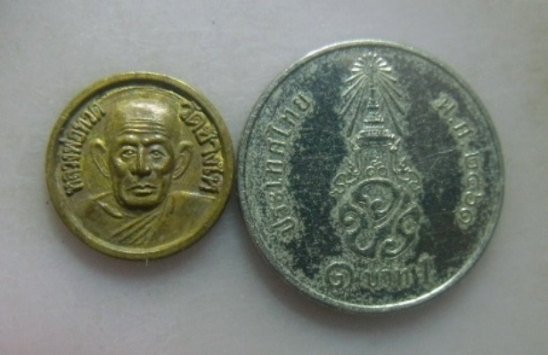 **วัดใจ**เหรียญกลมเล็กหลวงพ่อทวด วัดช้างไห้ ที่รฤกงานประจำปีพระครูวิสัยโสภณ(ทิม)๕/๕/๐๕**บล็อกวงเดือน