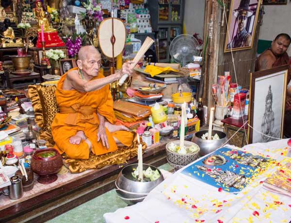  พระกริ่งอวโลกิเตศวร (รุ่นแรก) "นิรันตราย" หลวงพ่อแฉล้ม วัดกระโดงทอง จ.อยุธยา