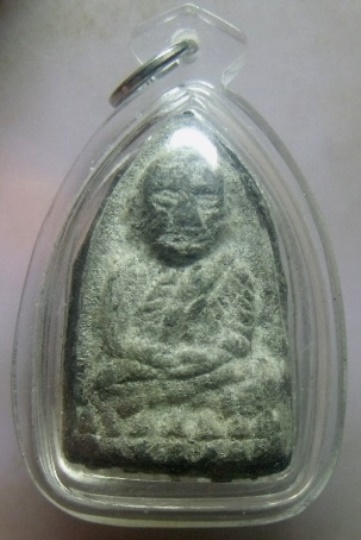 **วัดใจ**หลวงปู่ทวดเนื้อว่านหลังเจดีย์ กรรมการ ฝังตะกรุด 9 ดอก อ.นอง วัดทรายขาว ปี ๒๕๓๕**เลี่ยมสวยๆ