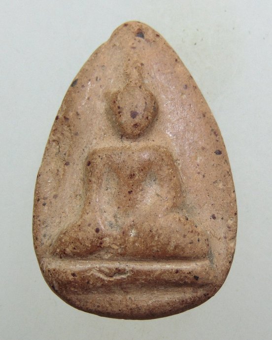 ๒๐ พระพุทธเนื้อดิน
