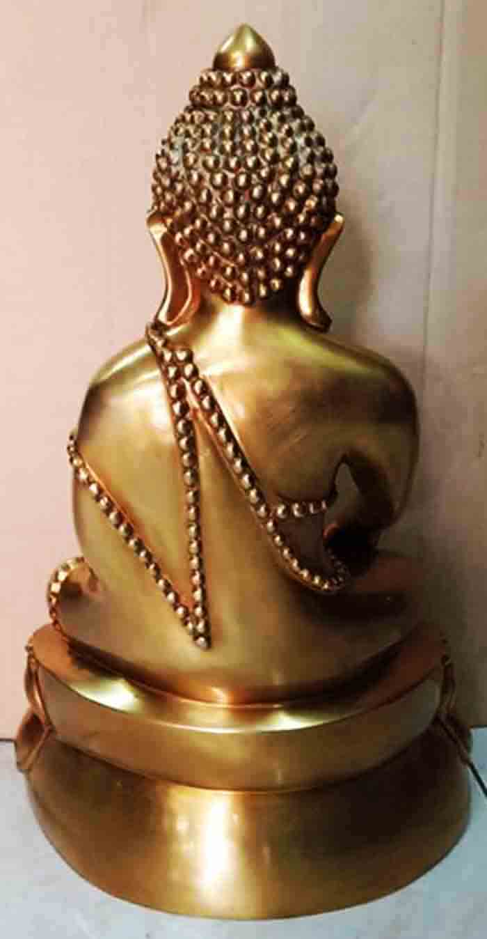 พระกริ่งขนาดบูชา เนื้อโลหะผิวมันปูเหลือบทอง ขนาดหน้าตัก 9 นิ้ว สภาพสวยงามเดิมๆ