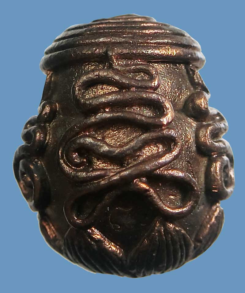 ลูกอมปิดตา สอดเข่ามหายันต์ ขุนพันธรักษ์ราชเดช พุทธาคมเขาอ้อ ปี 2544 เนื้อนวะโลหะ กล่องเดิมสวยๆครับ