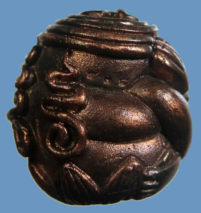 ลูกอมปิดตา สอดเข่ามหายันต์ ขุนพันธรักษ์ราชเดช พุทธาคมเขาอ้อ ปี 2544 เนื้อนวะโลหะ กล่องเดิมสวยๆครับ