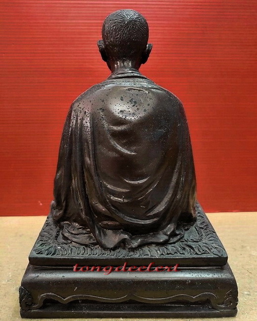 รูปหล่อบูชาครูบาศรีวิชัย วัดพระธาตุดอยสุเทพ สวยมากค่ะ