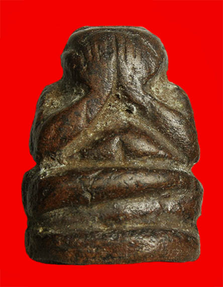 พระปิดตา พิมพ์ปั้นลอยองค์ เนื้อผงคลุกรัก 