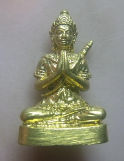 **วัดใจ**รูปหล่อพระขุนแผน สะพายดาบนั่งพนมมือ**บันดาลความมีเสน่ห์ เมตตา มีโชคลาภ ให้บังเกิดแก่ผู้บูชา