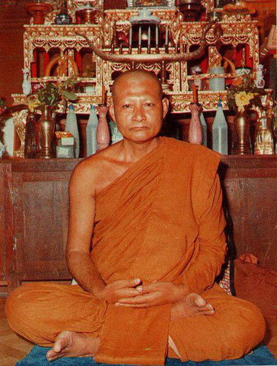 เหรียญ พระอาจารย์วัน อุตตโม รุ่น 62 ปี 21 เนื้อทองแดง สวยแชมป์ หายาก (เคาะเดียว)