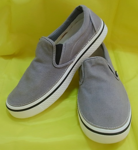 ถูกขนาดนี้ ไม่เคาะไม่ได้แล้ว....รองเท้าลำลองสำหรับสุภาพบุรูษ ของ crocs